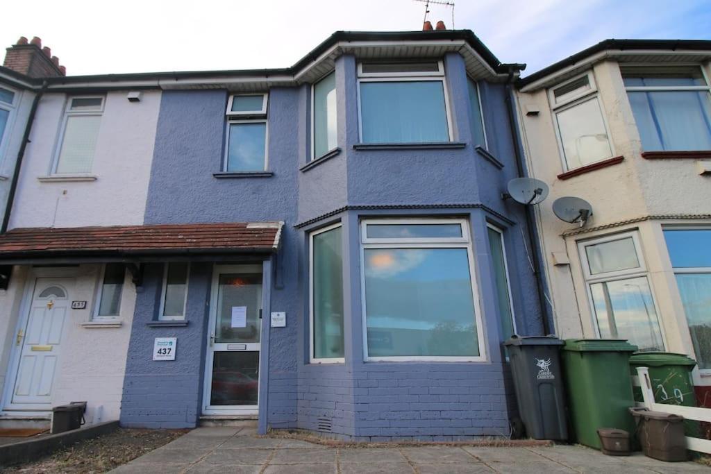 Large Modern House By Property Promise Cardiff Exterior photo